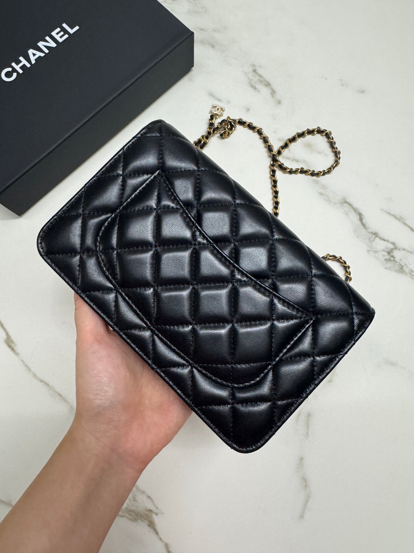 CHANEL woc 24A 琺瑯調節扣 羊皮 黑