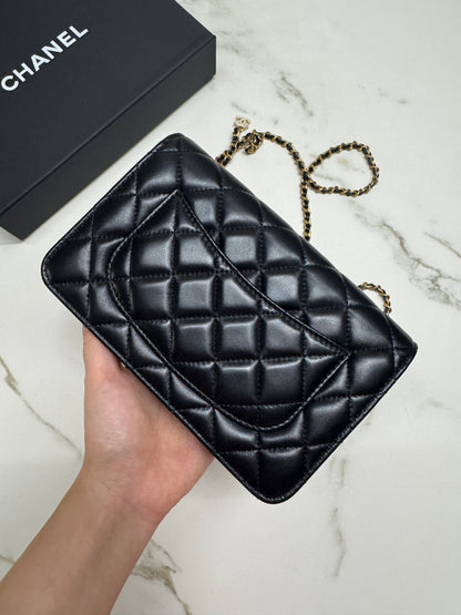 CHANEL woc 24A 琺瑯調節扣 羊皮 黑