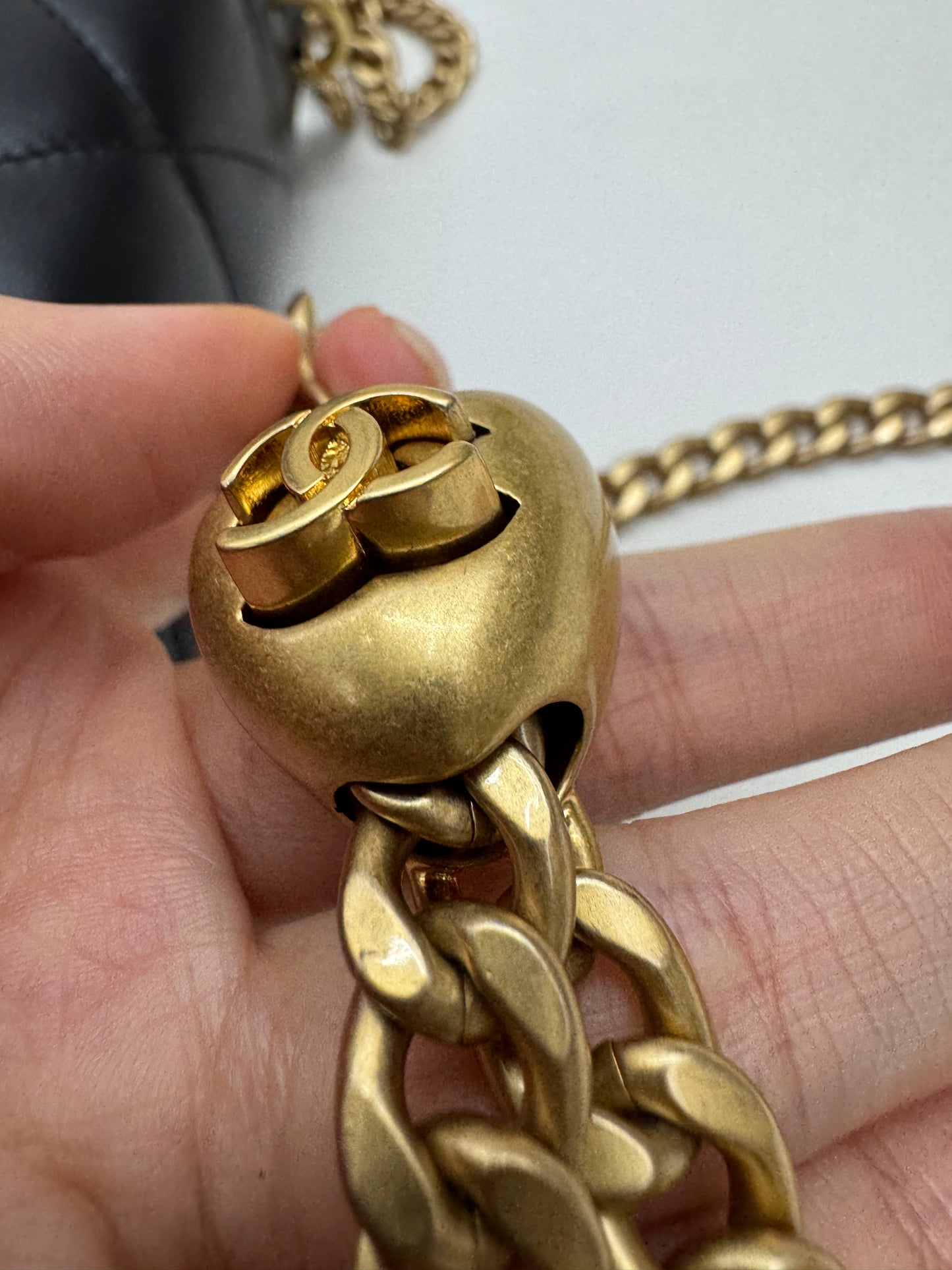 CHANEL 25P 愛心金球羊皮 黑色