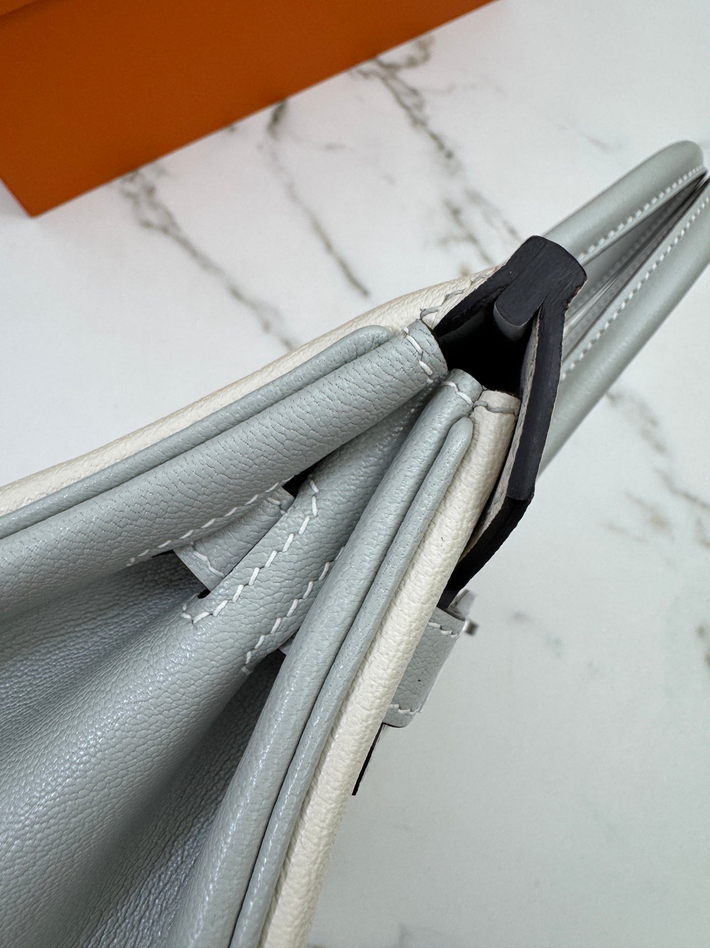 HERMES Birkin 30 SO 珍珠灰拼奶昔白山羊皮 拉絲銀扣 Chevre Mysore Gris Pearl x Craie