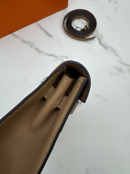 HERMES Kelly Danse 奶茶色銀扣 Chai Evercolor PHW