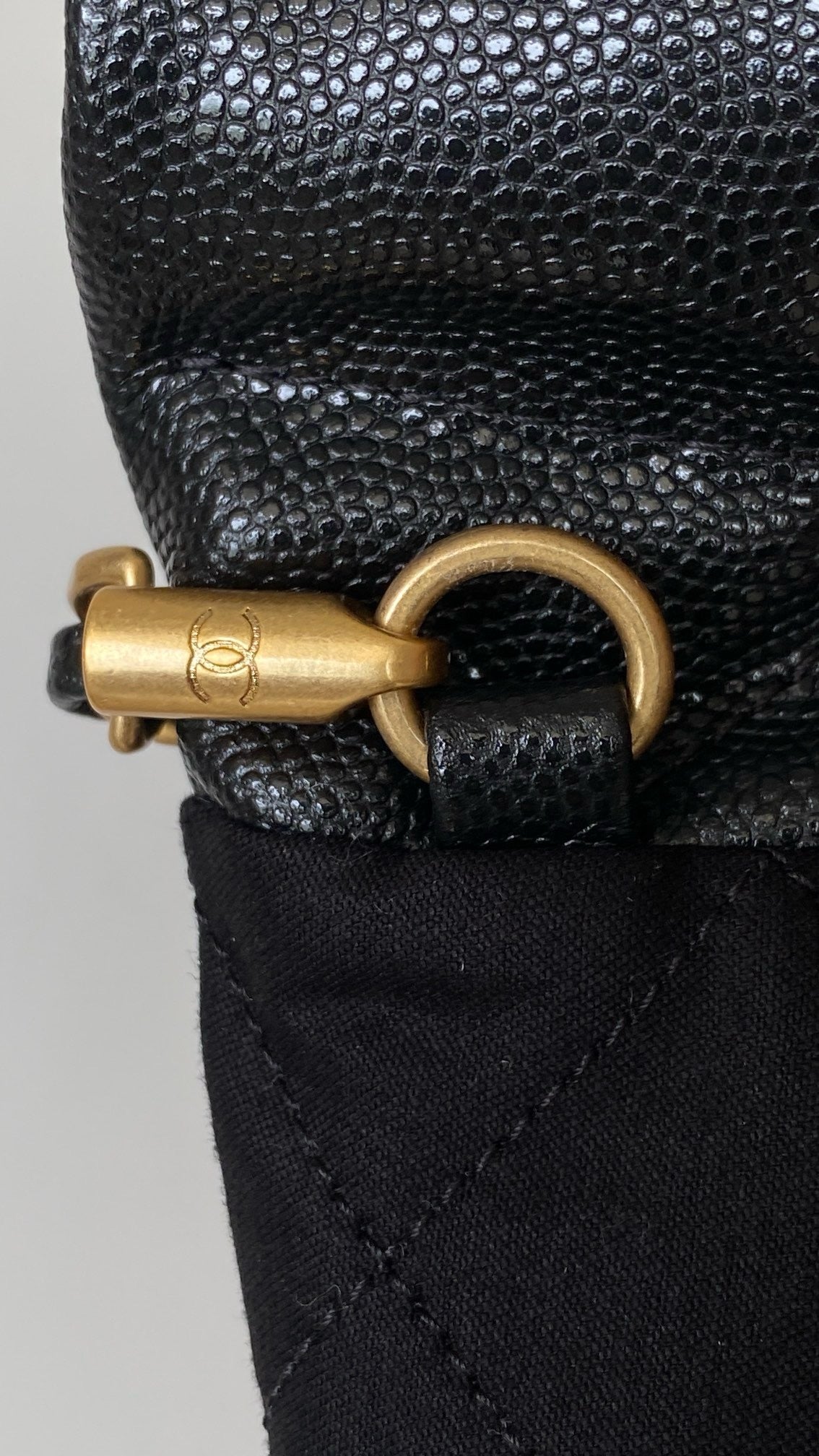 CHANEL Mini 22 Bag 荔枝牛皮