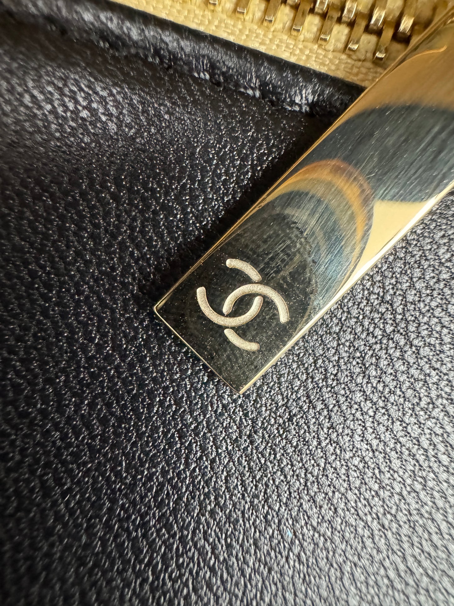 CHANEL 25K 亮面淺金球 Mini CF17 方胖子