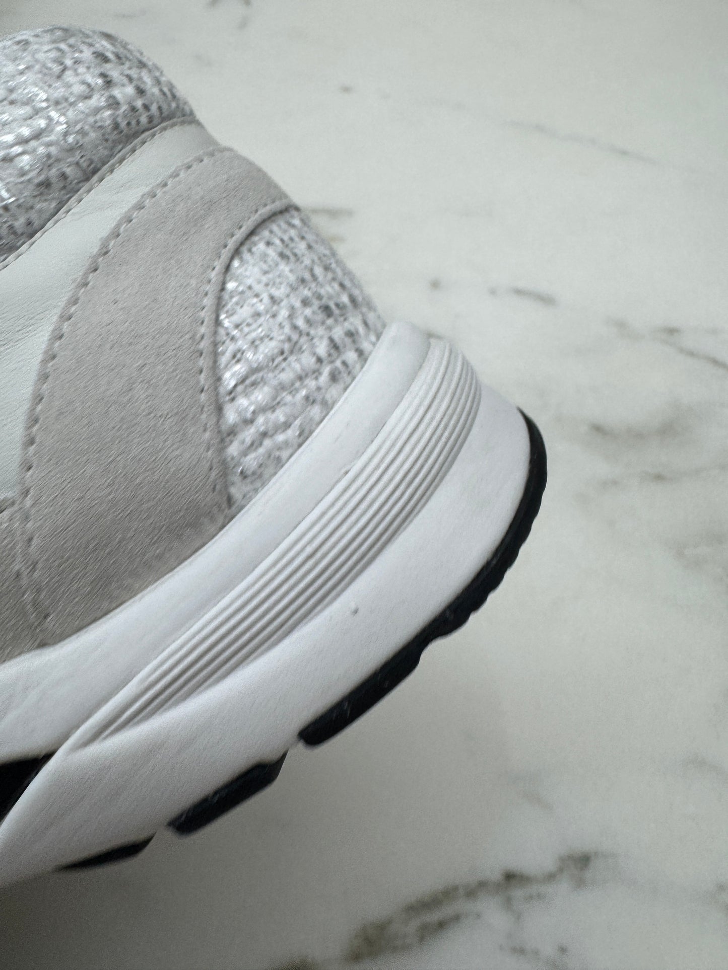 CHANEL 銀白色粗花呢Tweed Sneakers