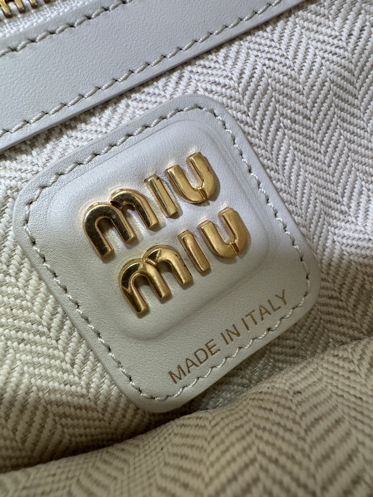 MIU MIU Ivy Tote 補丁白色