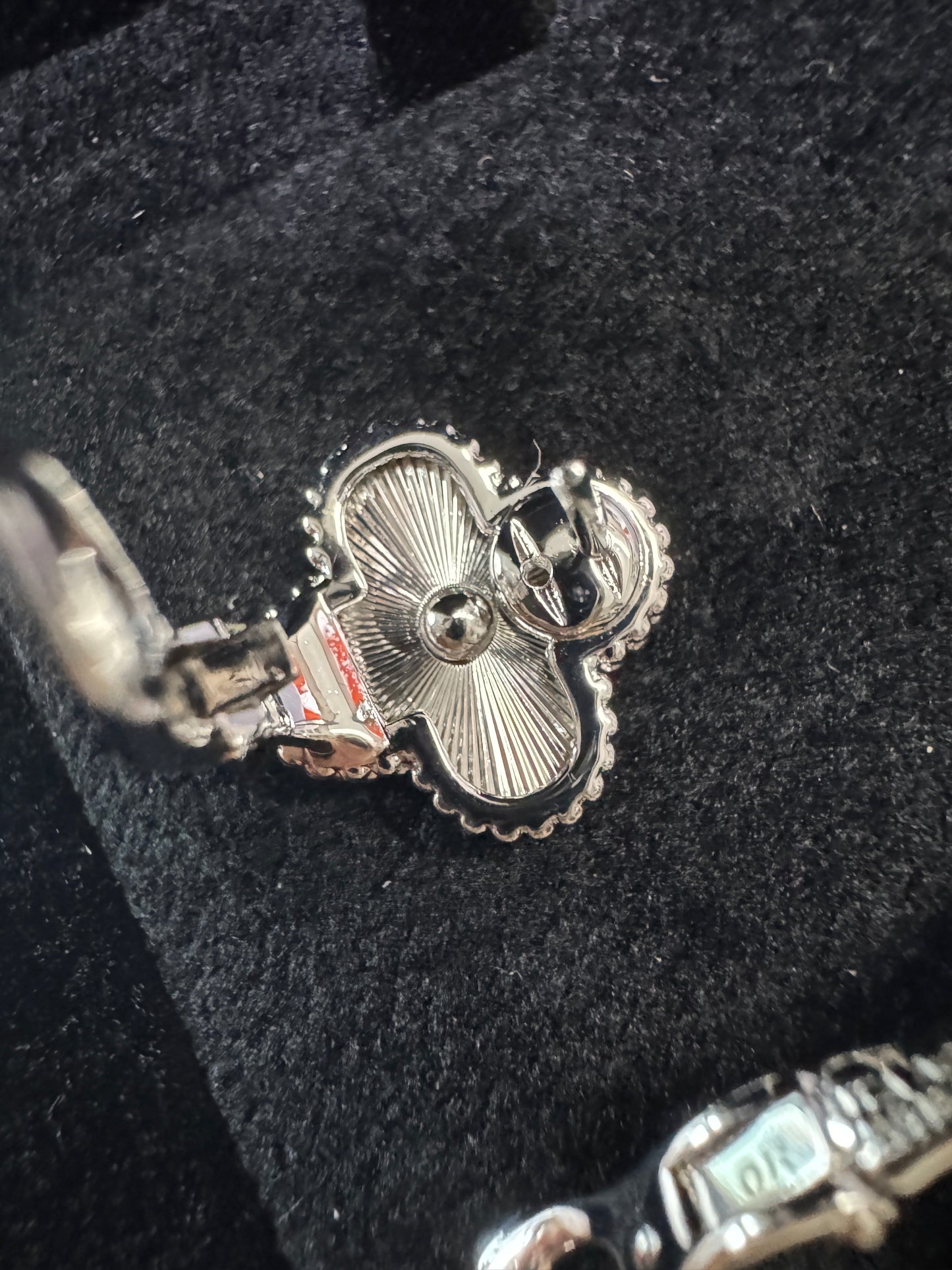 VCA Vintage Alhambra 鐳射白金色耳環