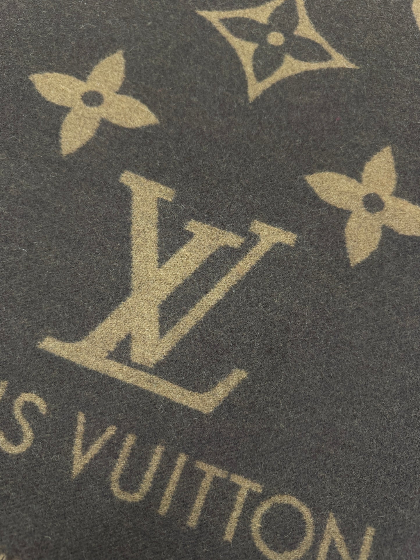 LV Reykjavik Scarf Marron Fonce 100% Cashmere