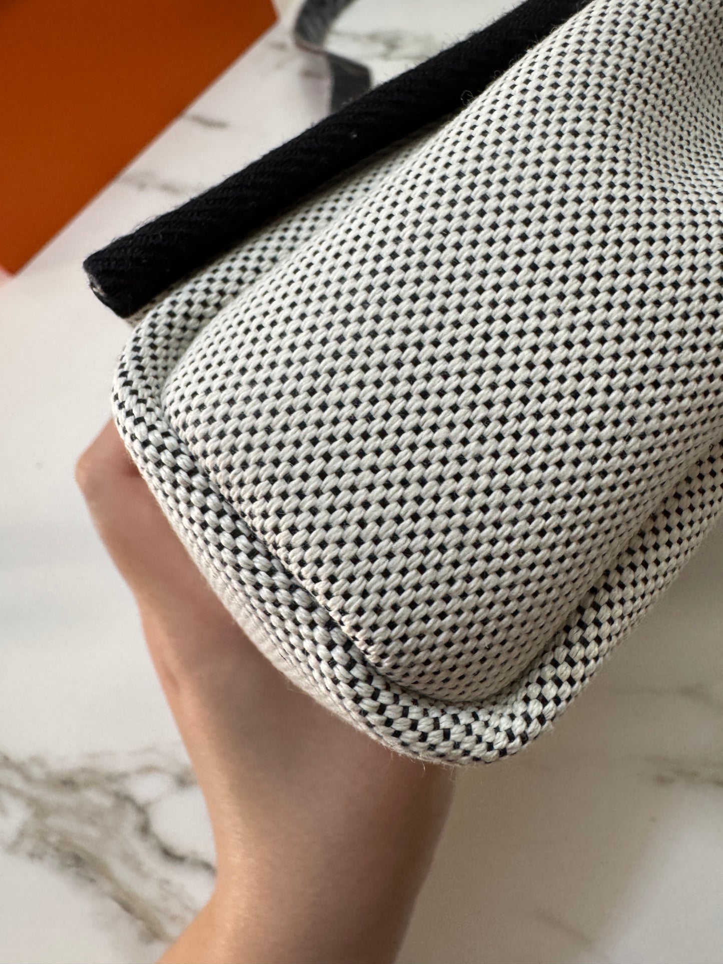 HERMES Mini Herbag 熊貓色 金扣 H Viking 帆布