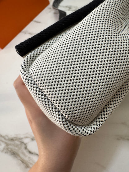 HERMES Mini Herbag 熊貓色 金扣 H Viking 帆布