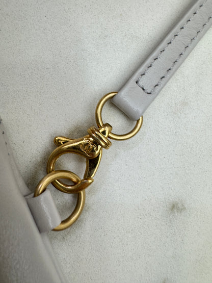 CHANEL 22Bag Small 25S淺灰色