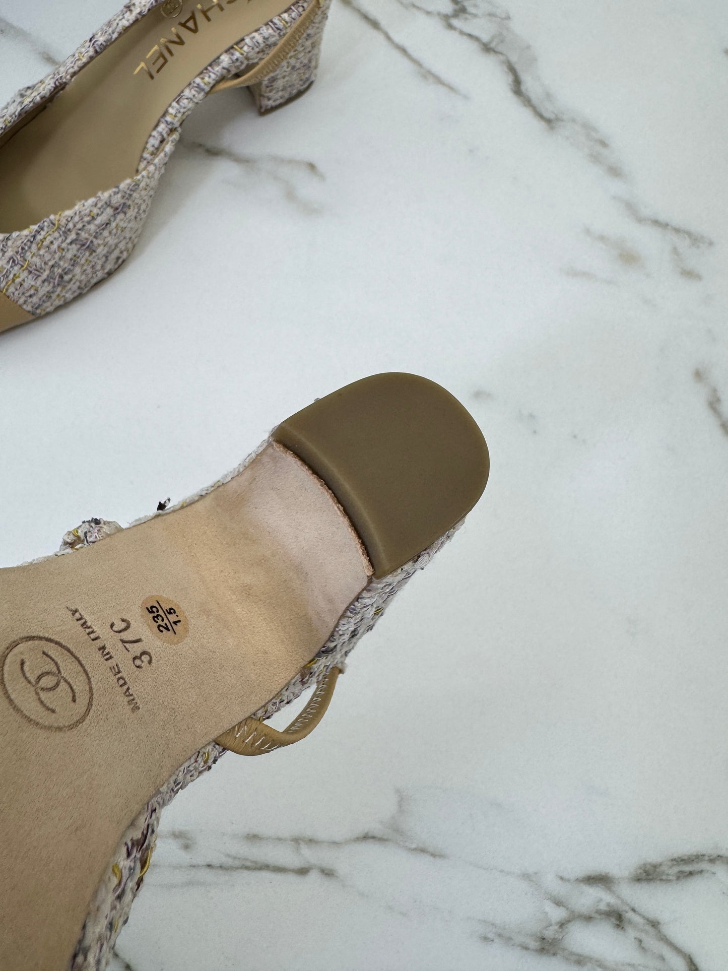 CHANEL 21P 杏色拼米黃紫Tweed Slingback