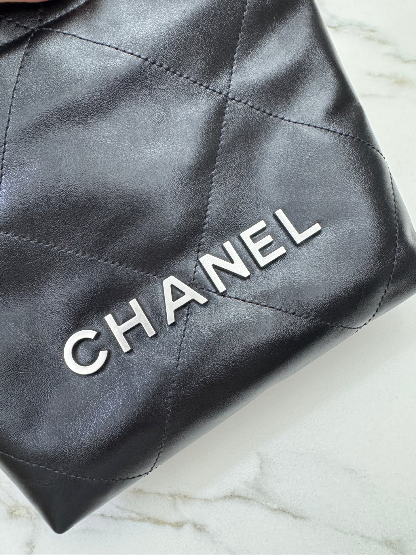 CHANEL Mini 22 Bag 黑銀 【同步最新磁吸扣版】