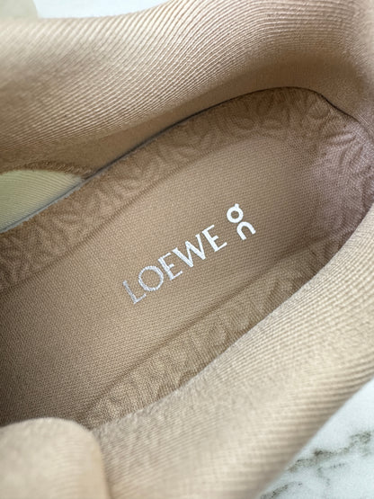 LOEWE X ON 8.0 淺米拼天藍色