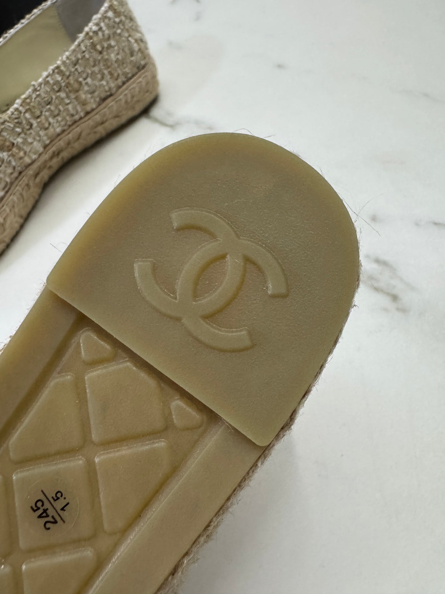 CHANEL 淺杏色軟呢漁夫鞋