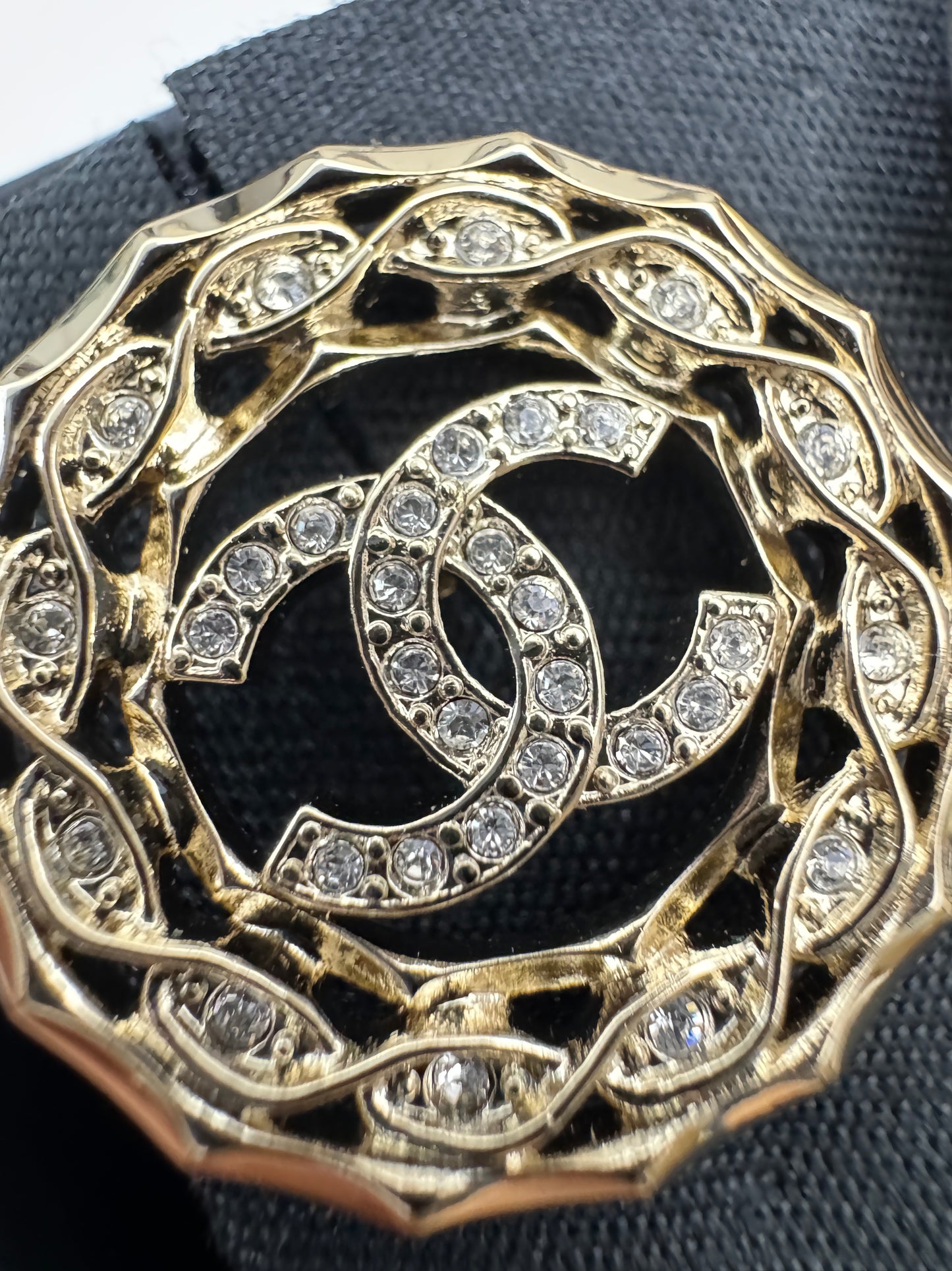 CHANEL 24B 圓形鏤空水鑽耳環