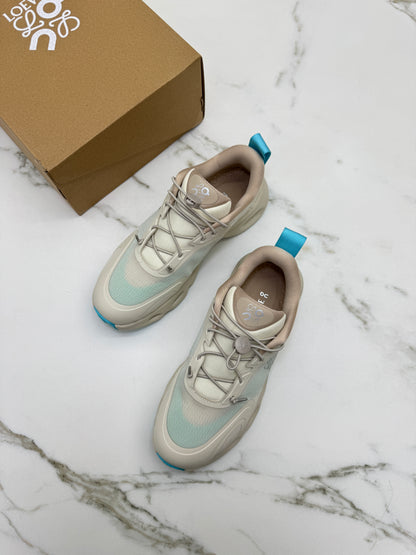 LOEWE X ON 8.0 淺米拼天藍色