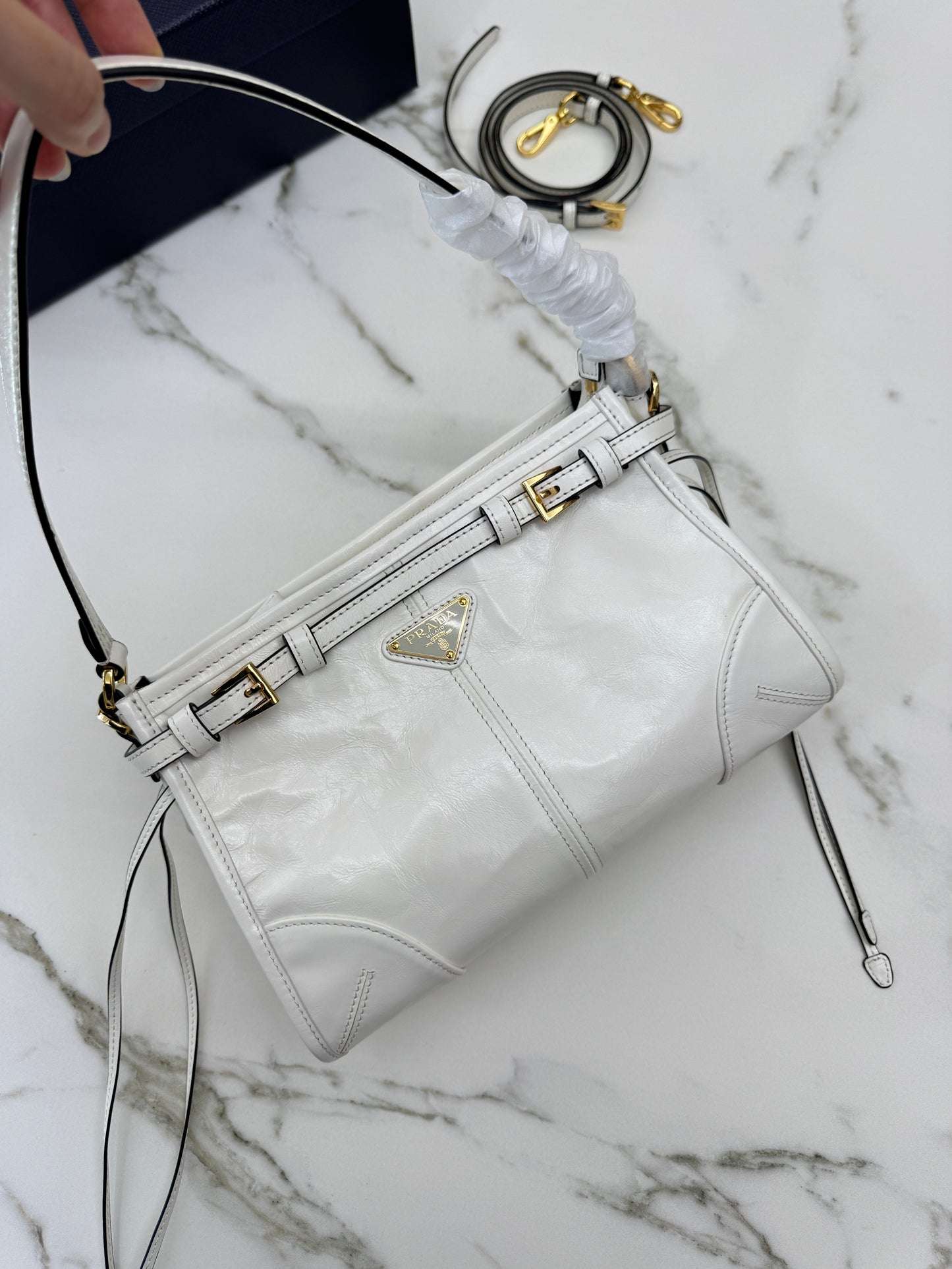 PRADA Bonnie Hobo 白色油蠟皮