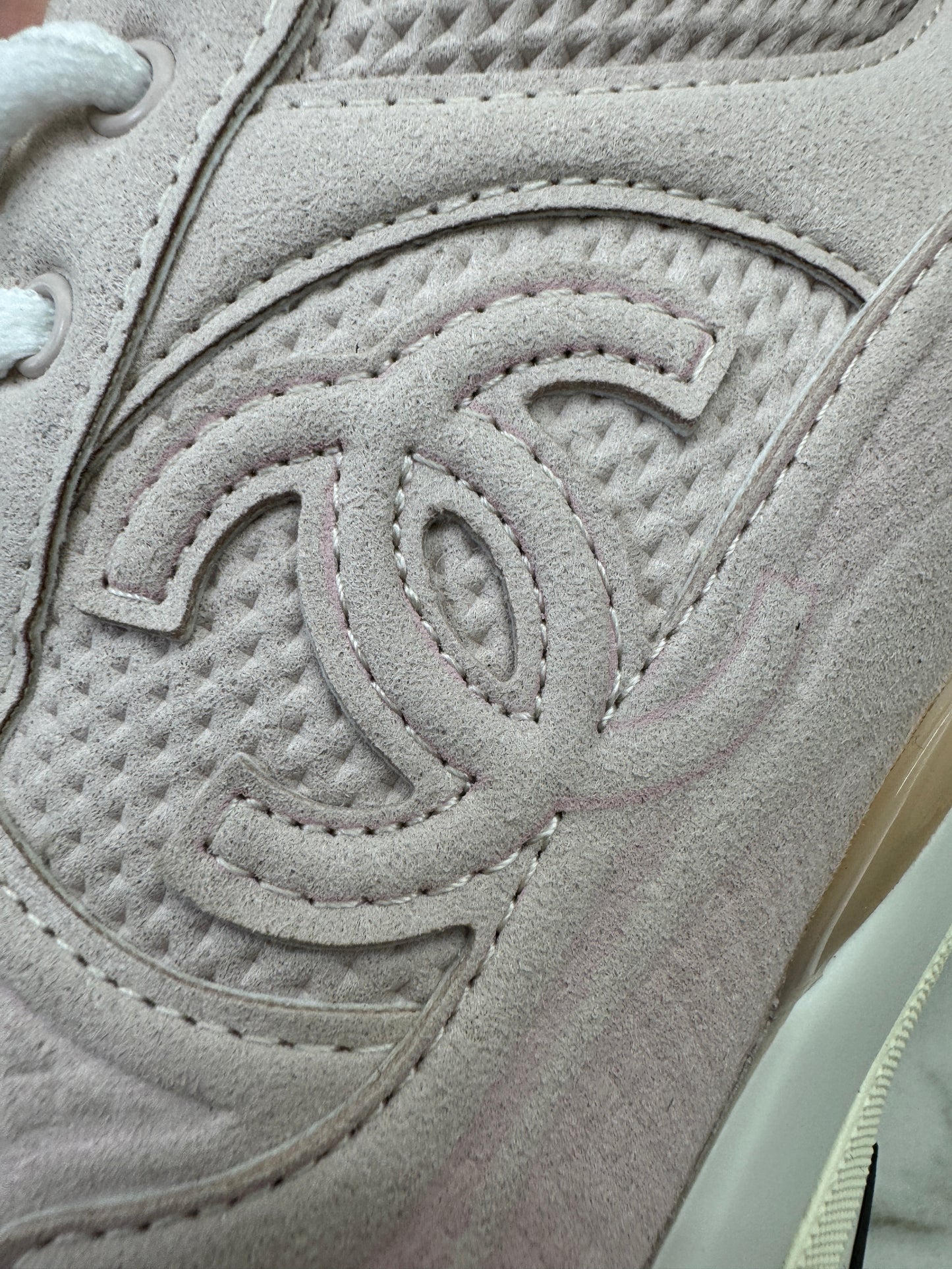 CHANEL 24S 淺粉色運動鞋