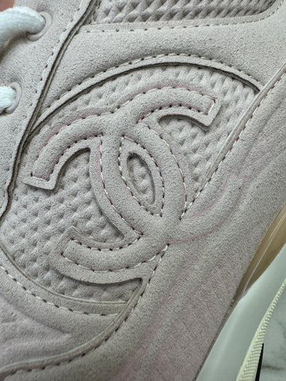 CHANEL 24S 淺粉色運動鞋