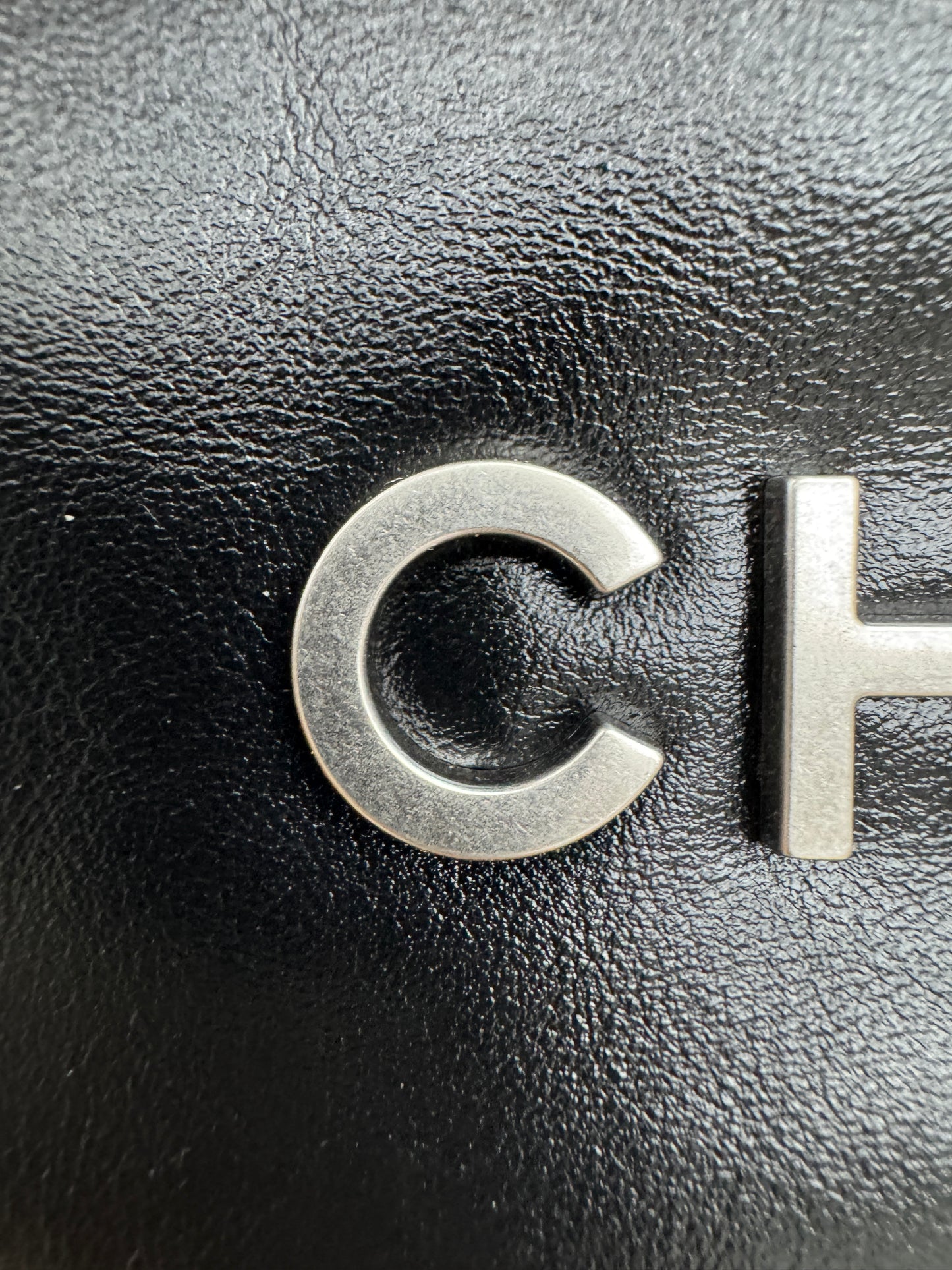 CHANEL Mini 22 Bag 黑銀 【同步最新磁吸扣版】