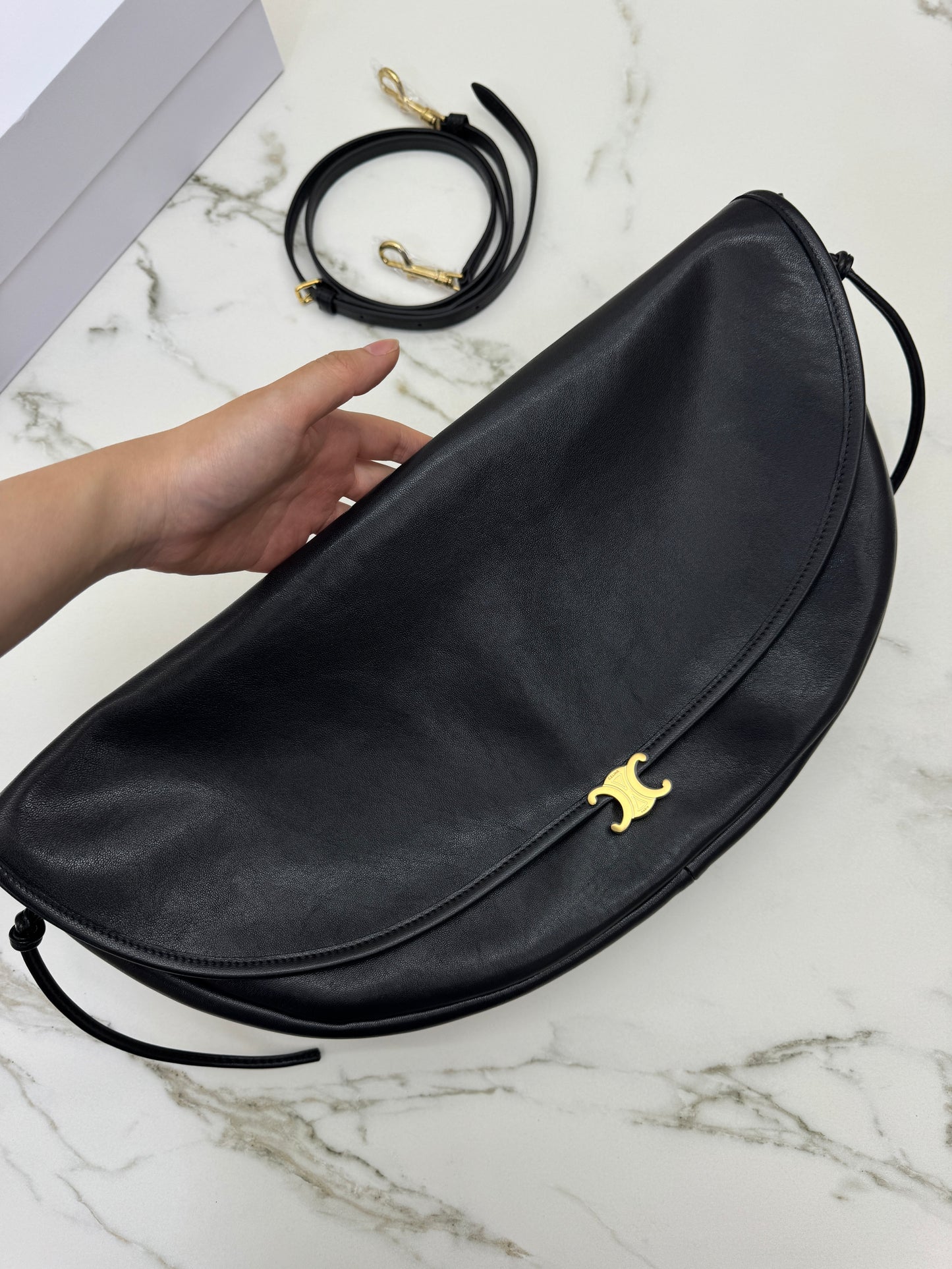 CELINE Soft Triomphe Half Moon 黑色