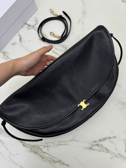 CELINE Soft Triomphe Half Moon 黑色