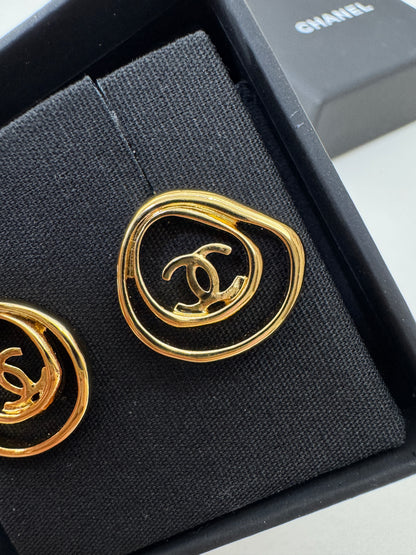 CHANEL 24K鏤空耳環