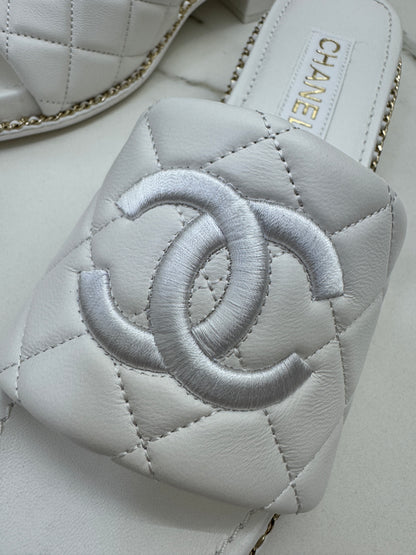 CHANEL 25P 粗跟拖鞋 白色