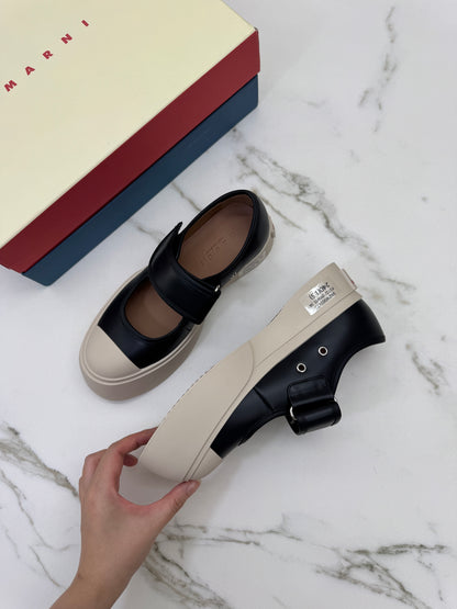 MARNI 大頭瑪麗珍 黑色皮款