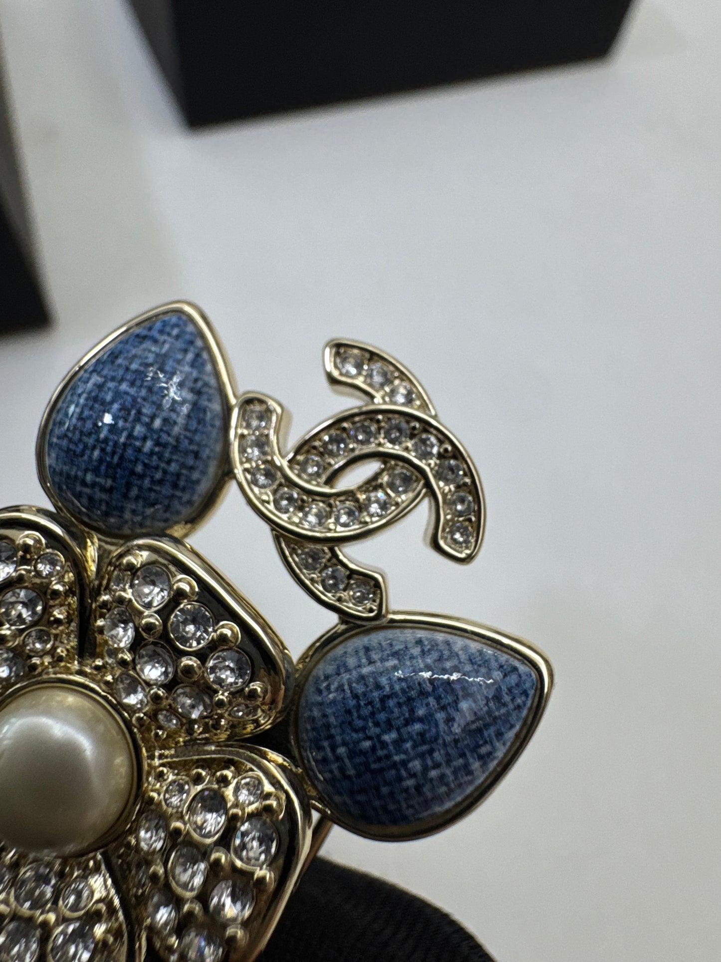 CHANEL 26C 牛仔花胸針