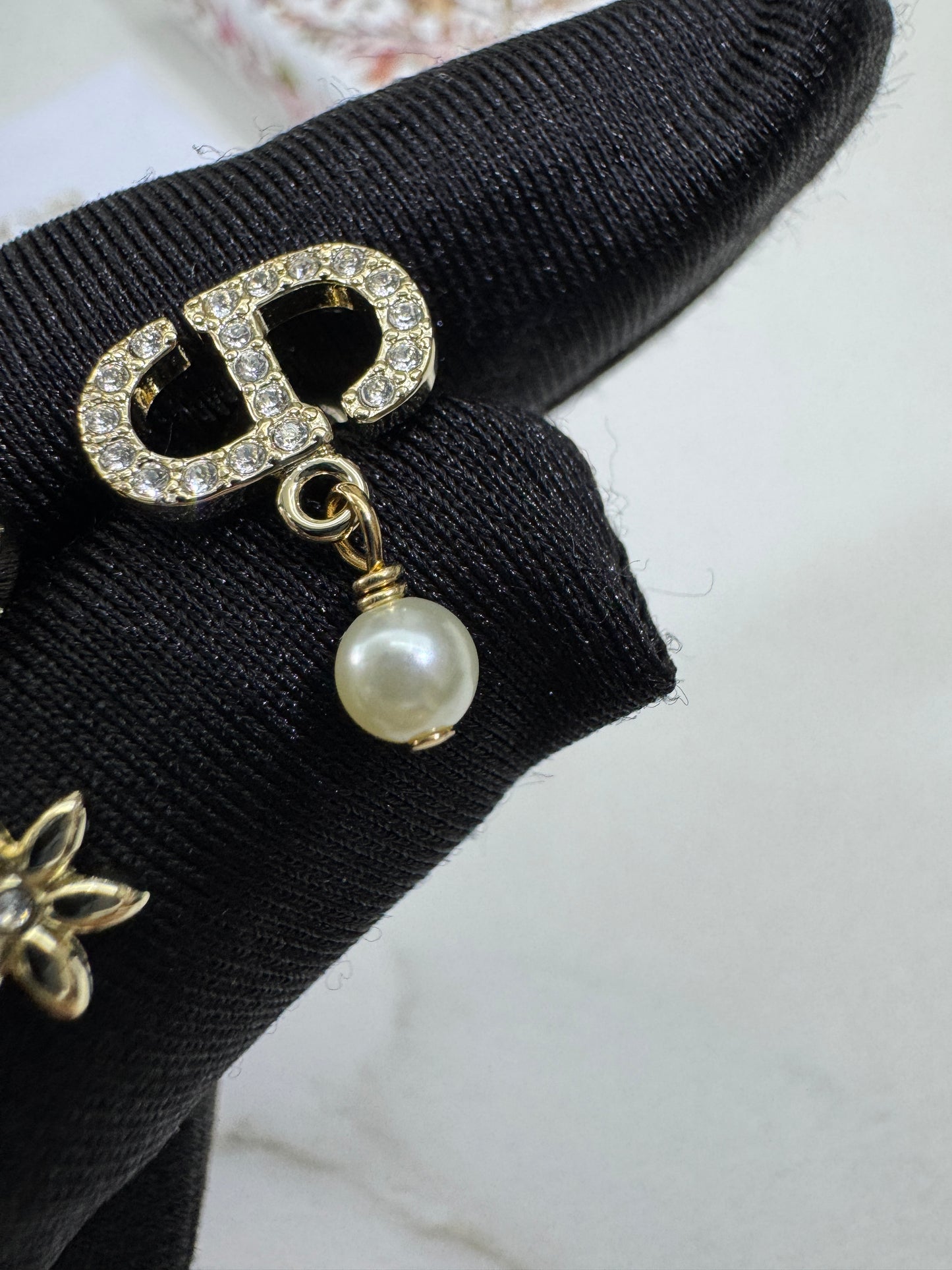Dior Petit CD Daisy 耳環