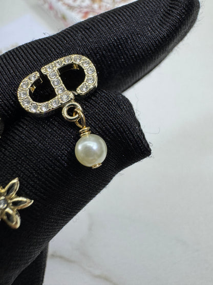 Dior Petit CD Daisy 耳環