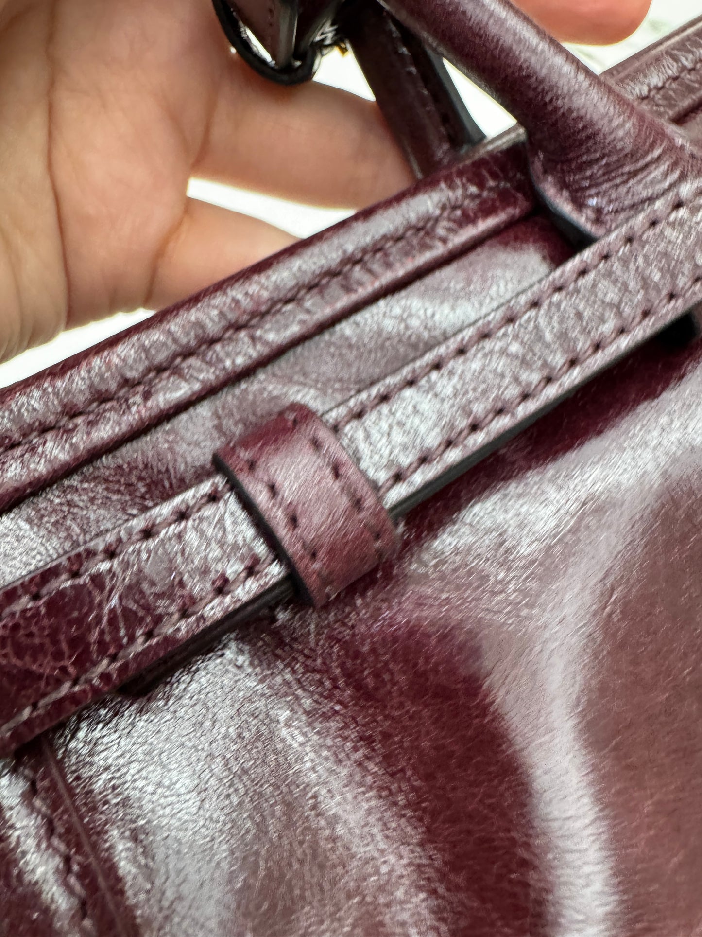 PRADA Bonnie Medium 酒紅油臘皮