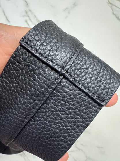 THE ROW Bindle Three Black