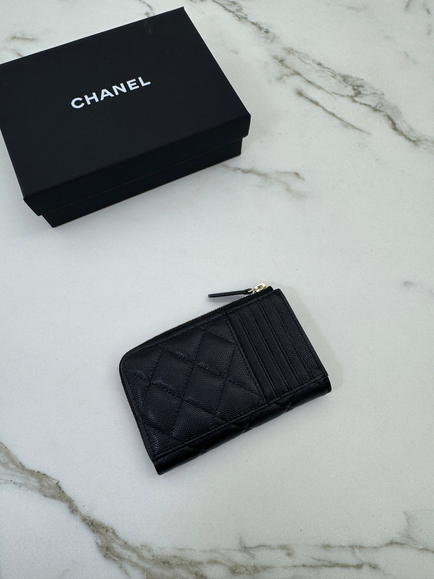 CHANEL 雕刻扣L型拉鏈小錢包