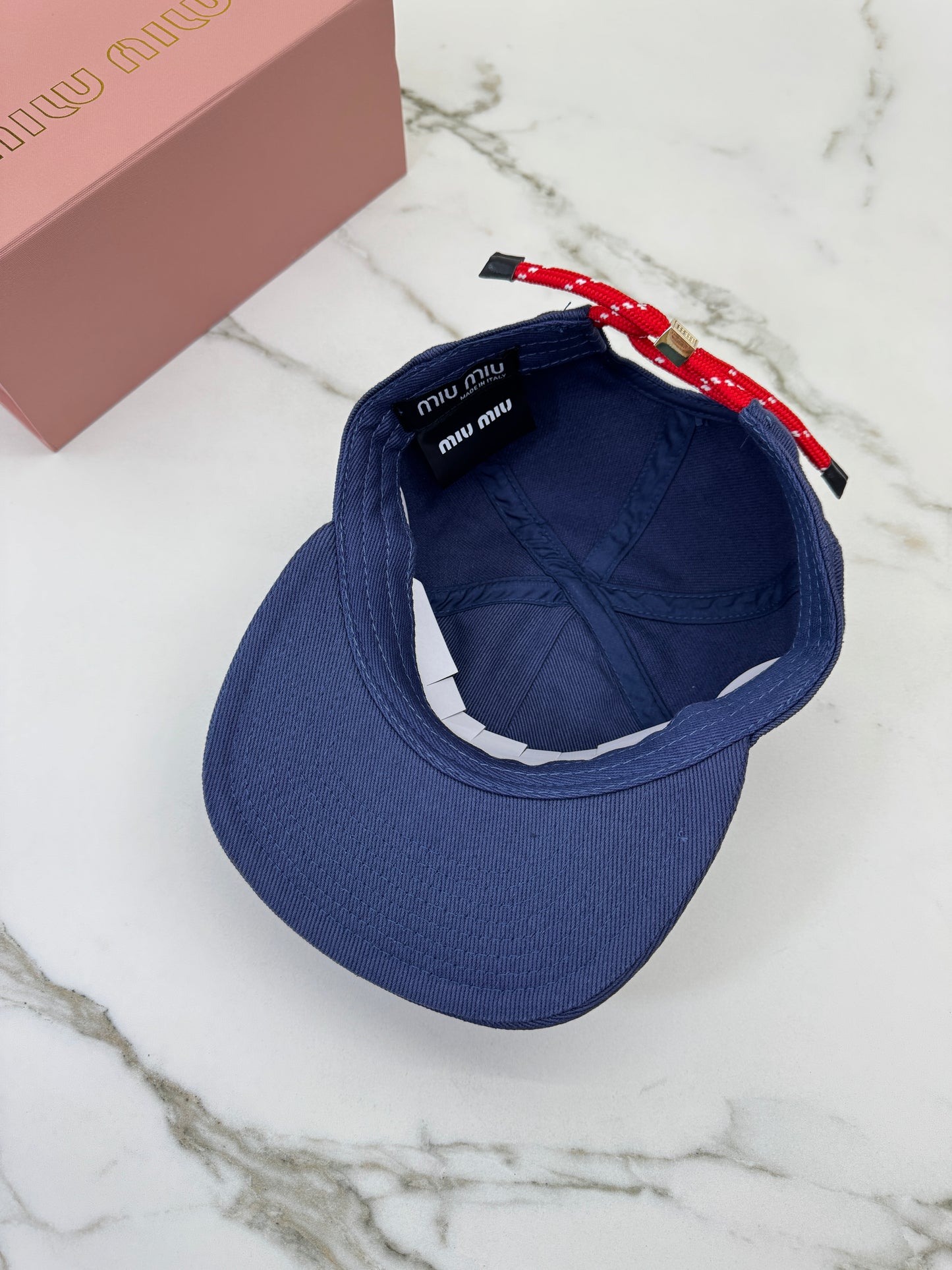 MIU MIU 後抽繩鴨舌帽 深藍