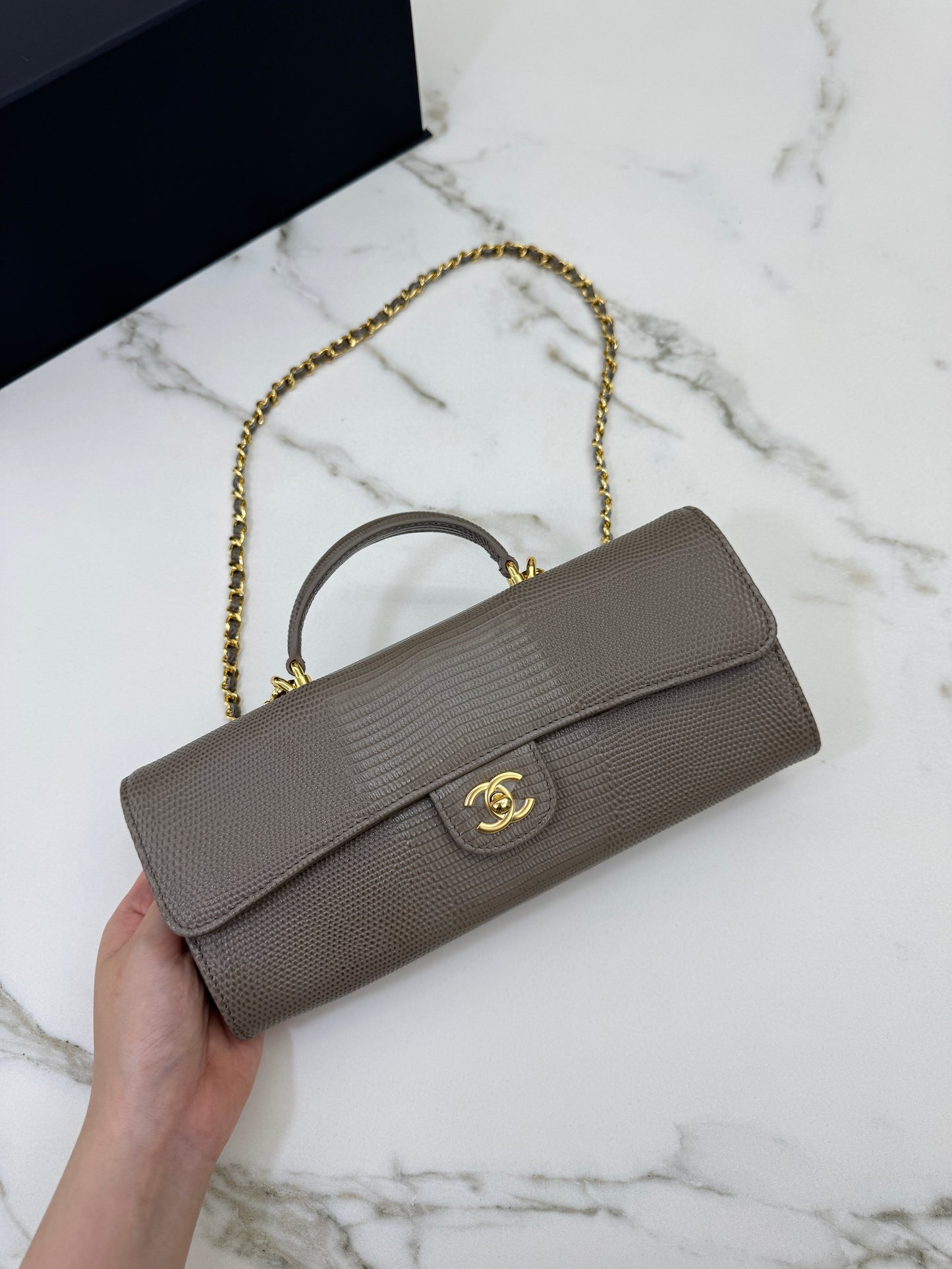 CHANEL 26A 蜥蜴壓紋 灰色Clutch