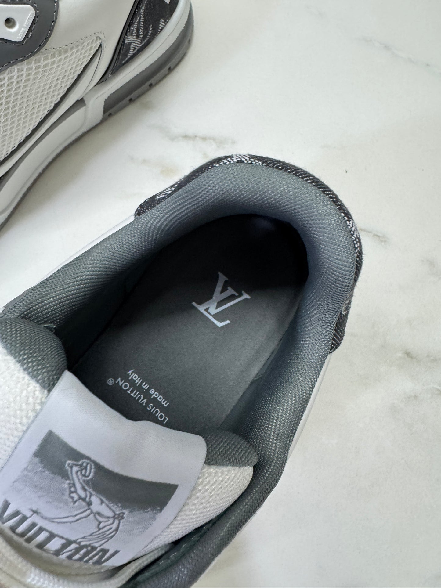 LV Trainer 25年灰牛仔