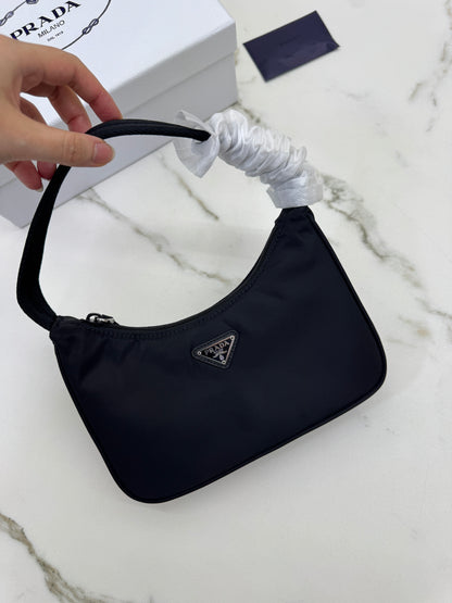 PRADA Re-nylon Hobo 舊版