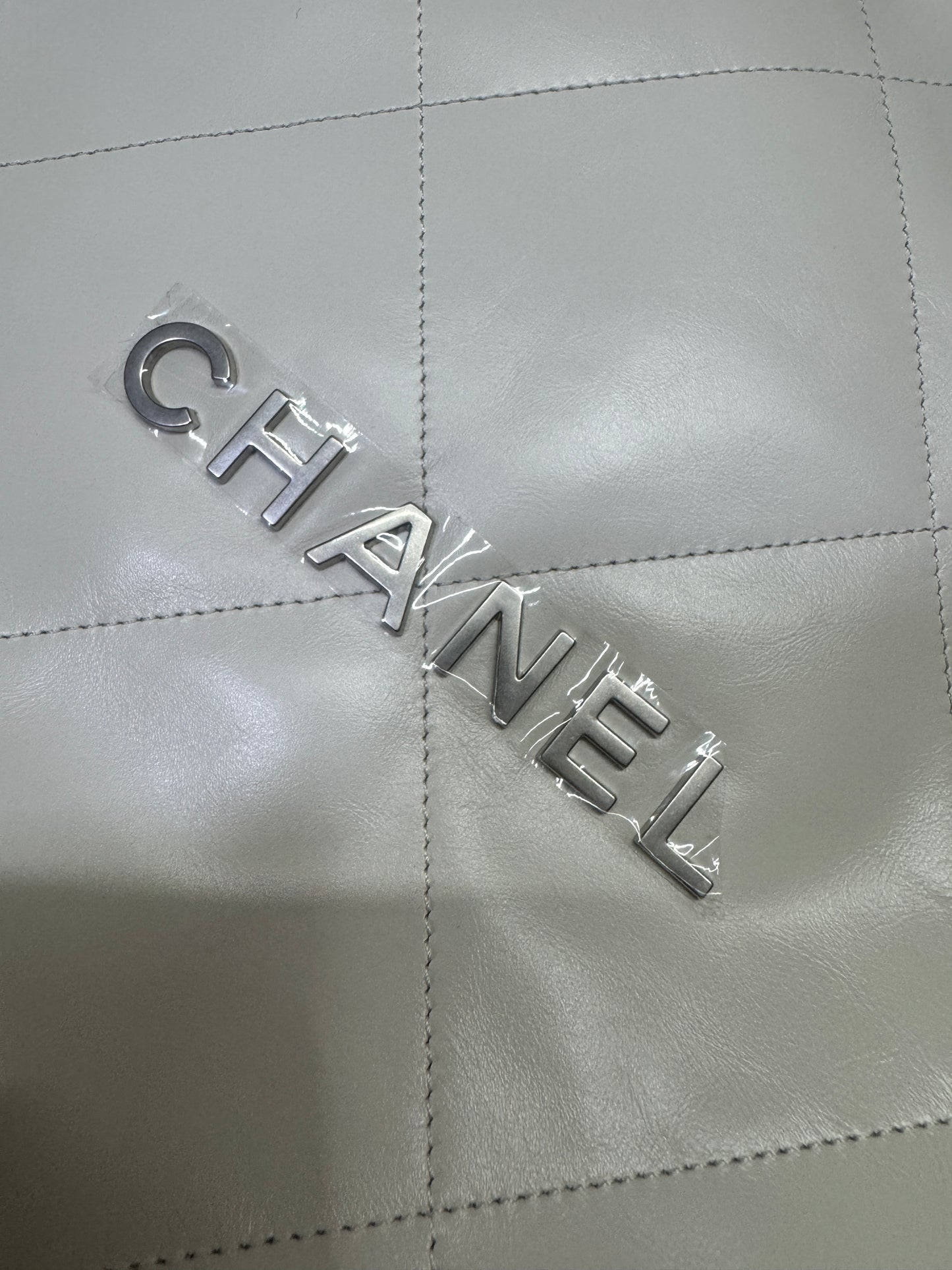 CHANEL 22 Bag Medium 白銀