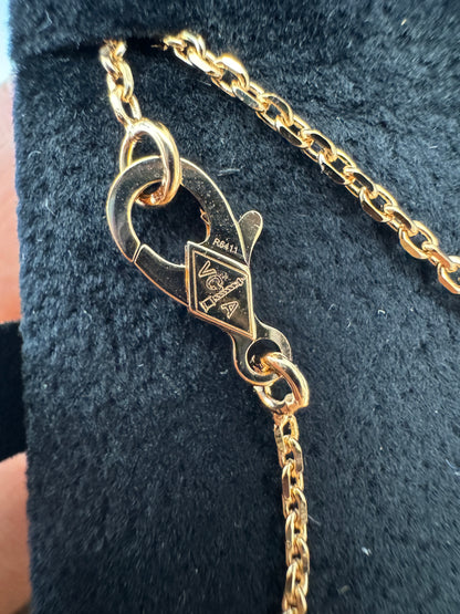 VCA Vintage Alhambra 2025 Holiday Pendant 粉貝母