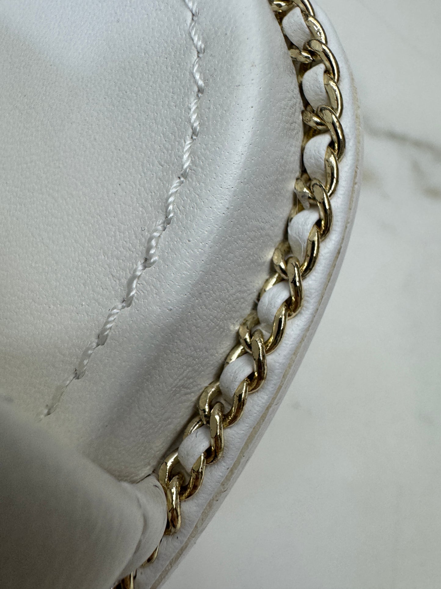 CHANEL 25P 粗跟拖鞋 白色