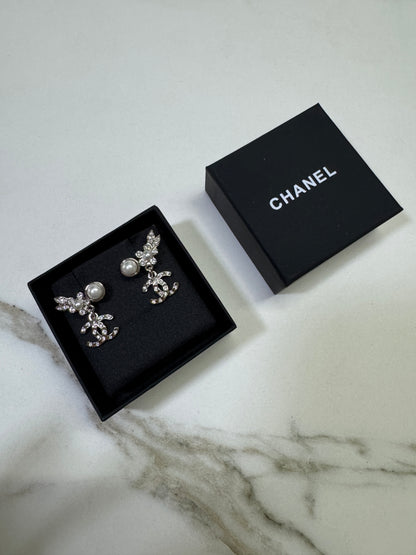 CHANEL 21V 珍珠水鑽耳環