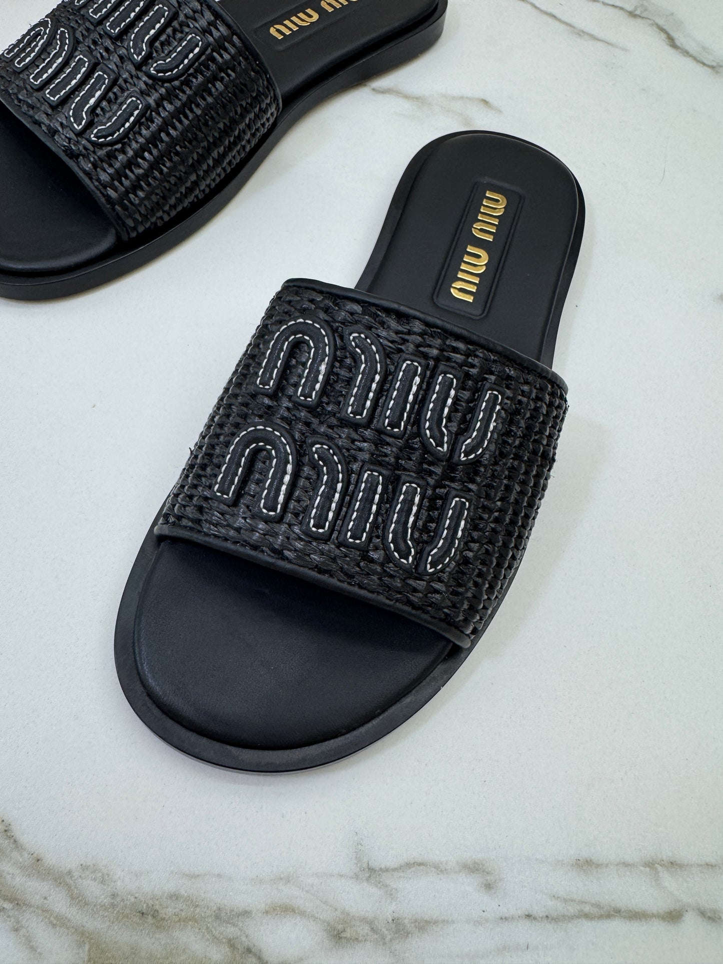 MIU MIU 草編拖鞋 黑色