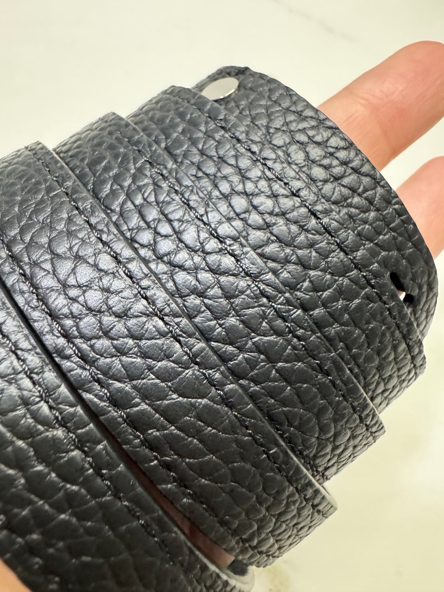 THE ROW Marguax 12 黑銀荔枝紋