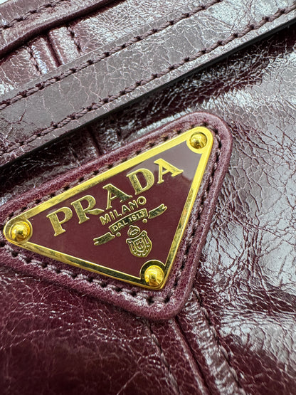 PRADA Bonnie Medium 酒紅油臘皮