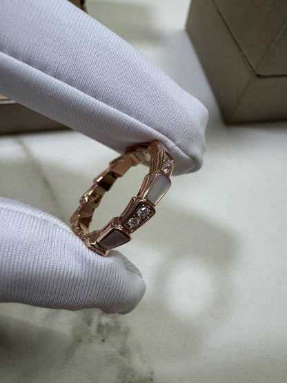 BVLGARI Serpenti 18K玫瑰金 貝母 鑽石戒指【真金真鑽】