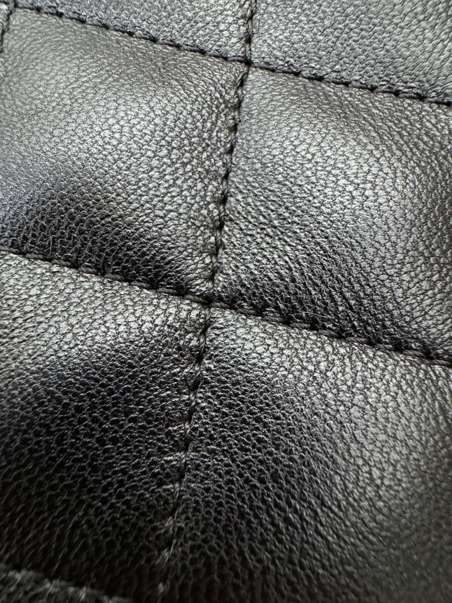 CHANEL 25C 多口袋Hobo 黑色