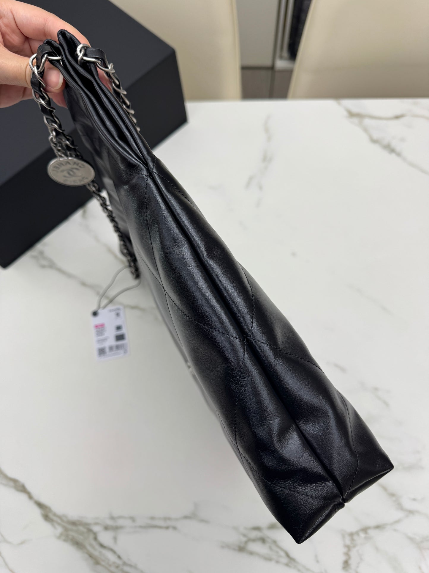 CHANEL 22Bag 黑銀 Medium