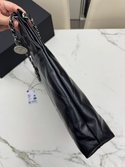 CHANEL 22Bag 黑銀 Medium